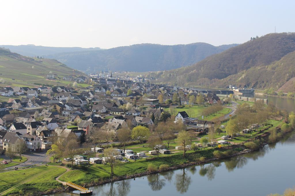 Ferienwohnungen Am Bruttiger Moselsteig Екстер'єр фото