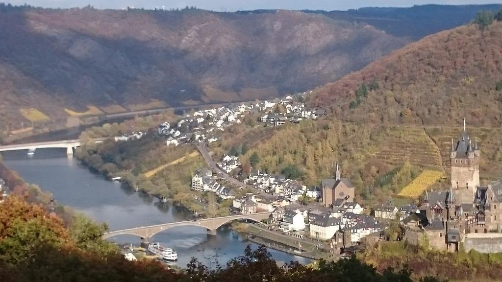 Ferienwohnungen Am Bruttiger Moselsteig Екстер'єр фото